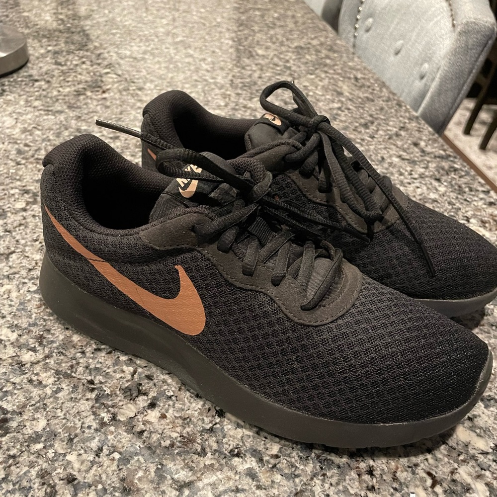 Nike Tanjun Womens Sneakers